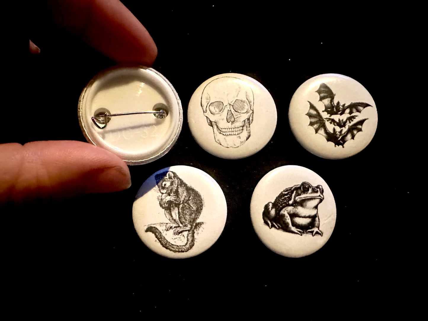 Lot of 5 pins