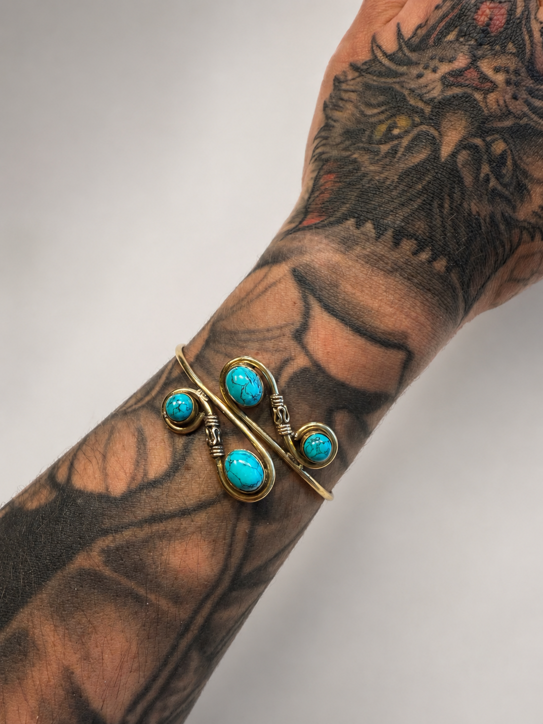 Howlite Brass bracelet ajustable