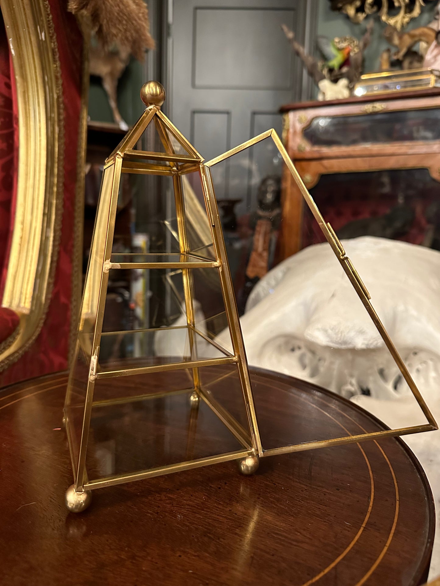 Pyramid display glass case