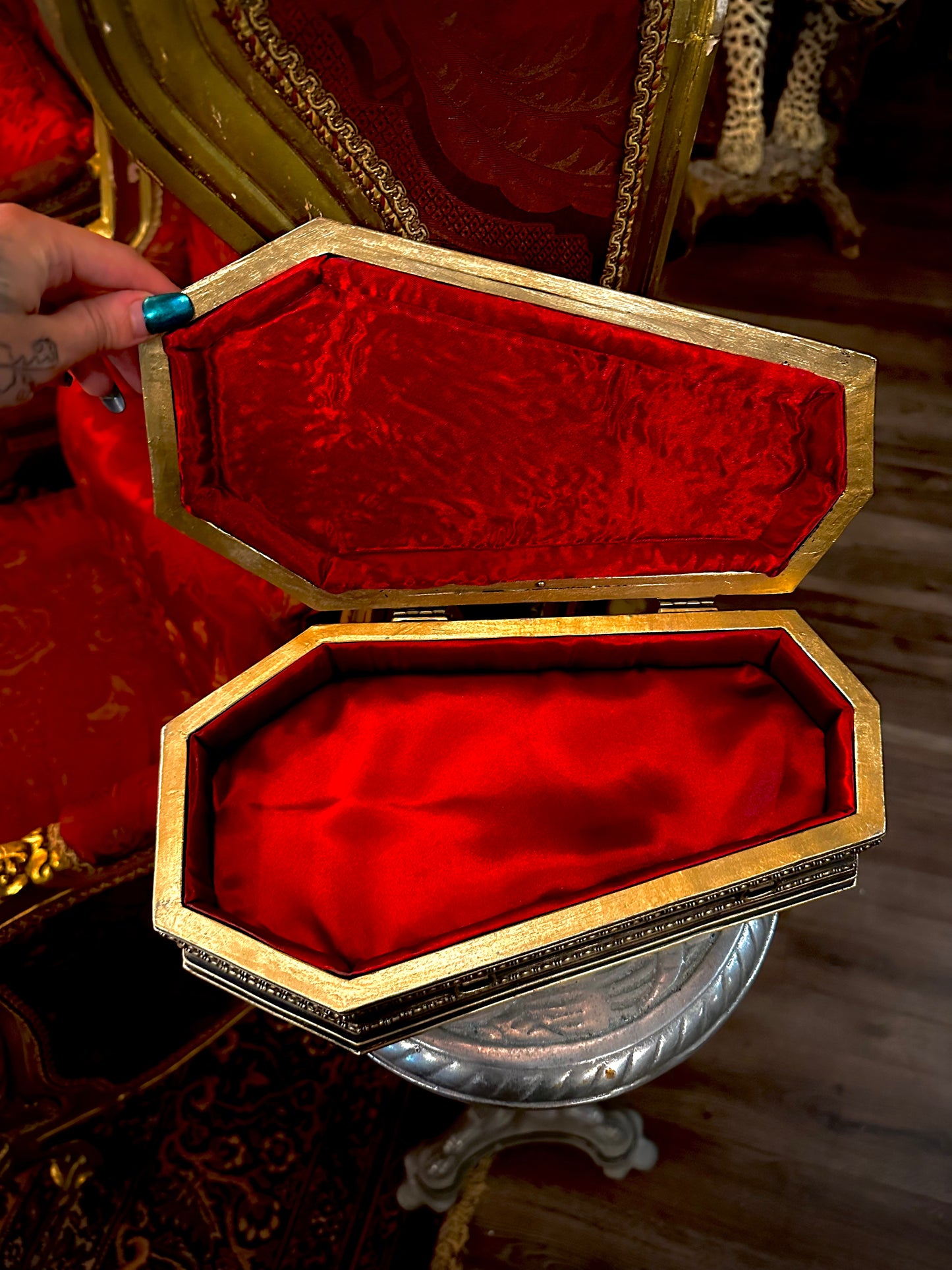 Coffin boxe