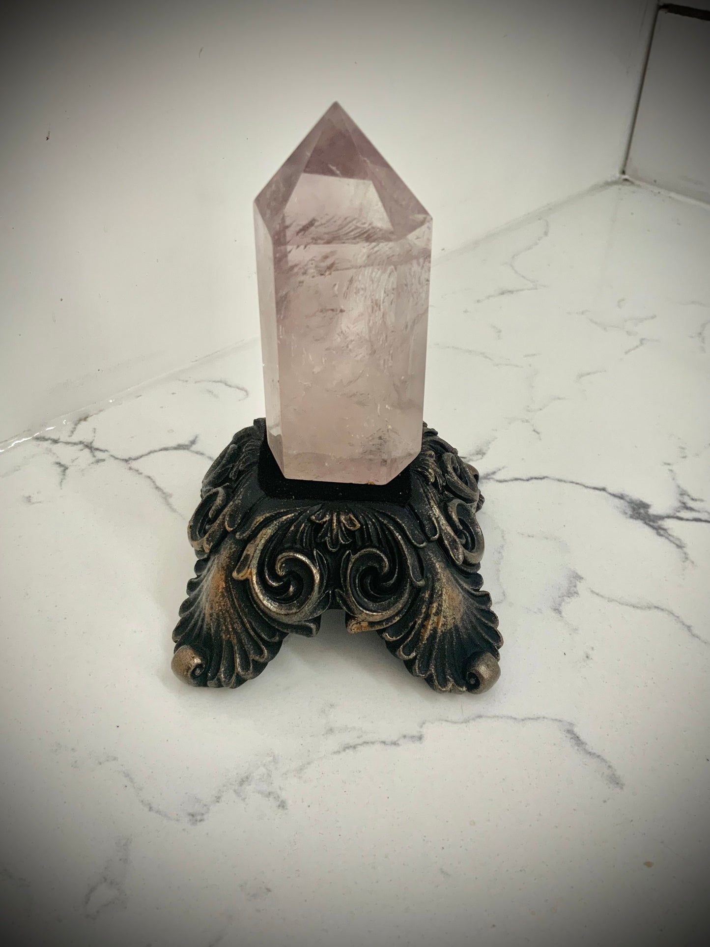 crystal stand black