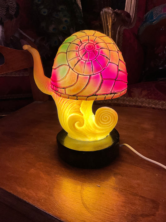 Snail lamp