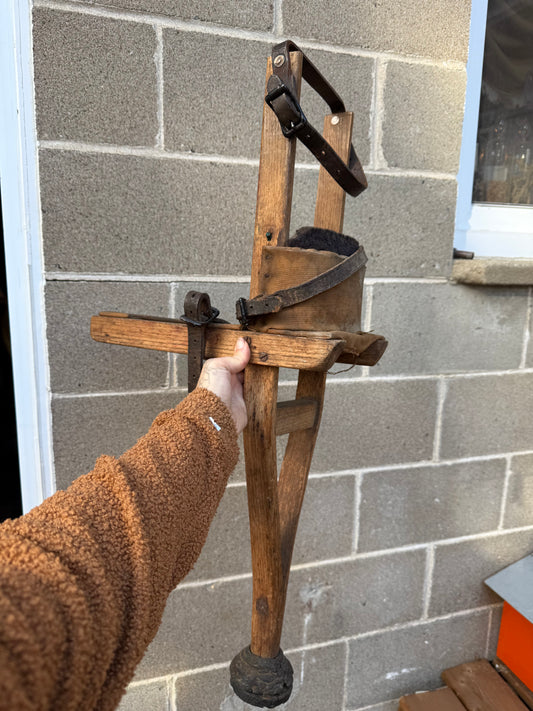 Antique médical leg support