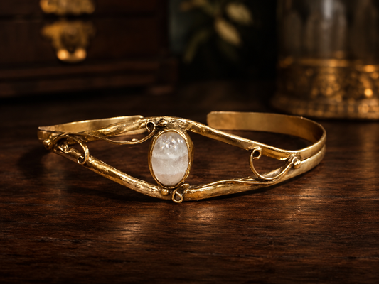Brass & moonstone ajustable bracelet
