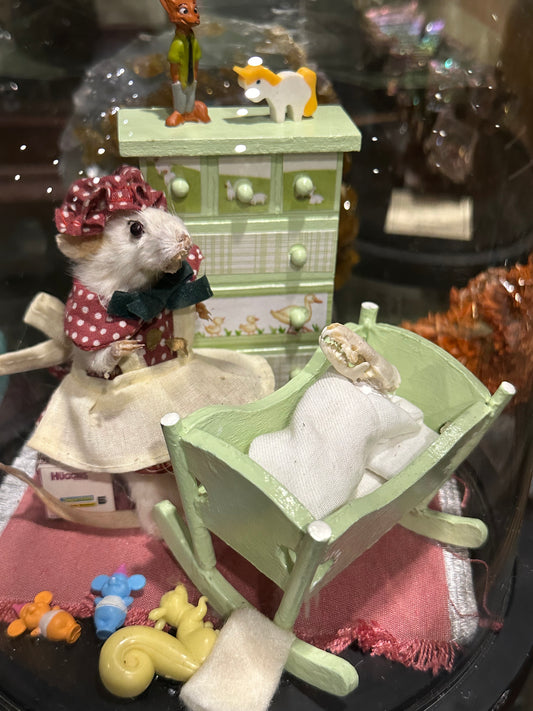 Baby-sitter mouse display