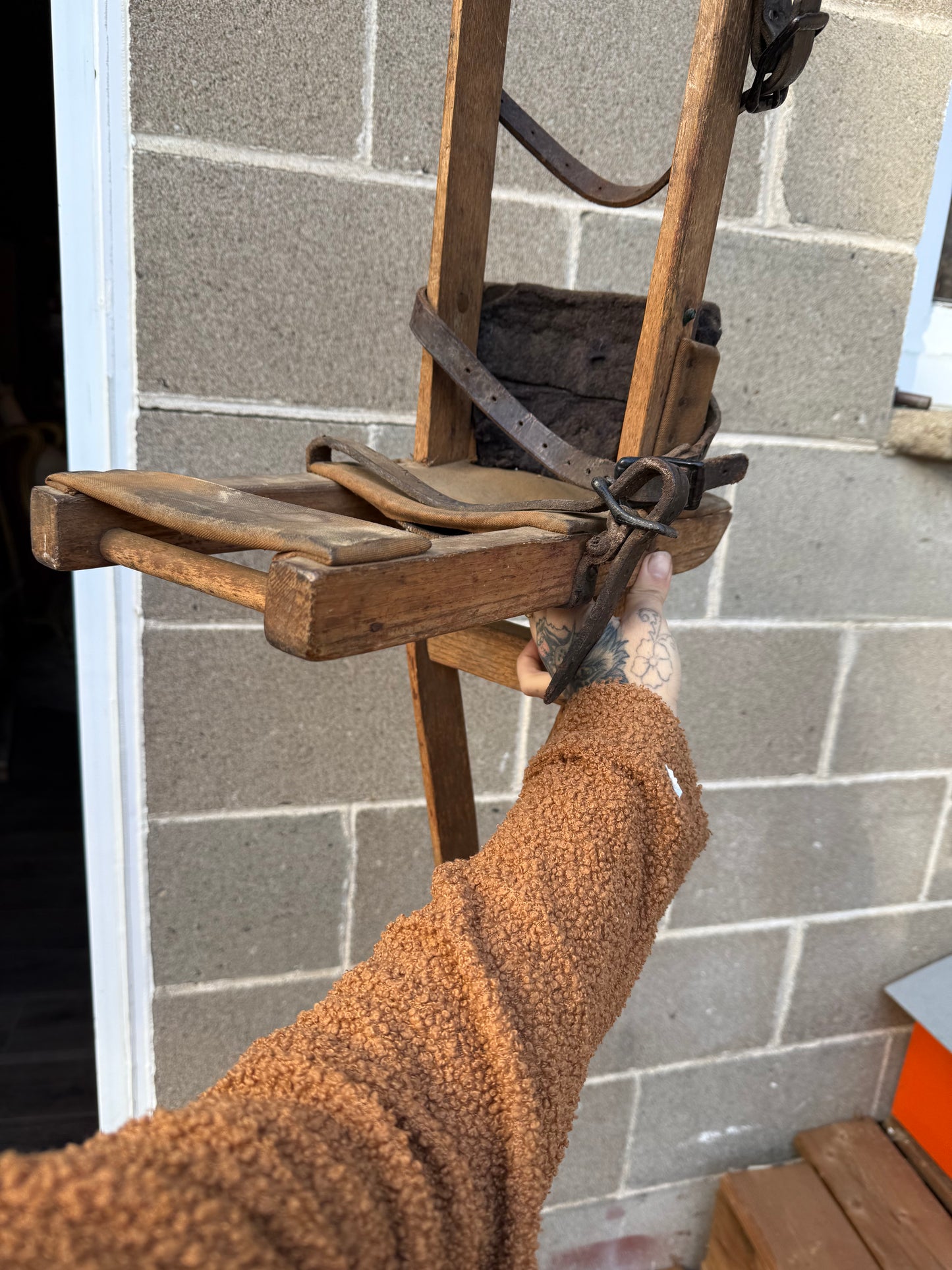 Antique médical leg support