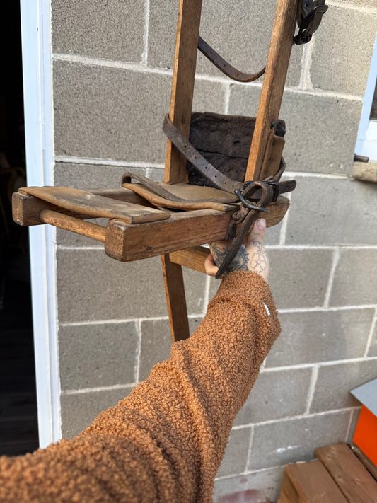 Antique médical leg support