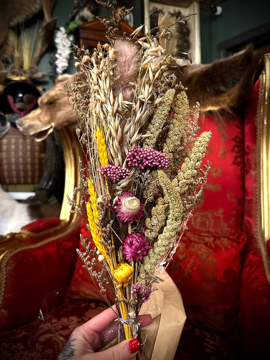 Dried flower bouquet