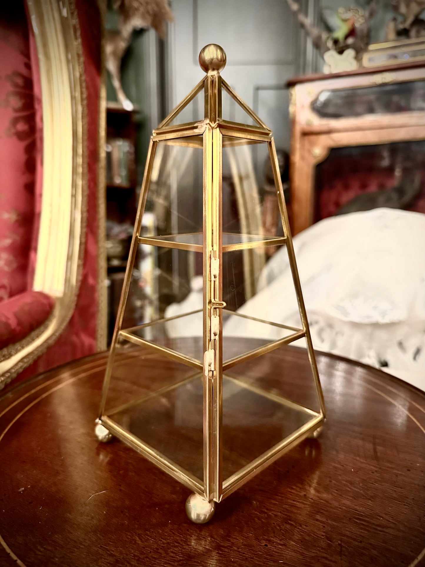 Pyramid display glass case
