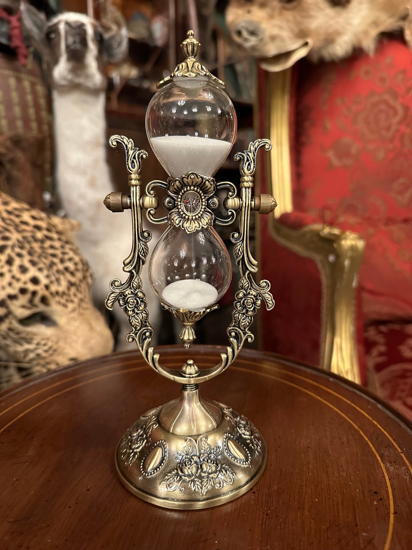 Victorian style hourglass