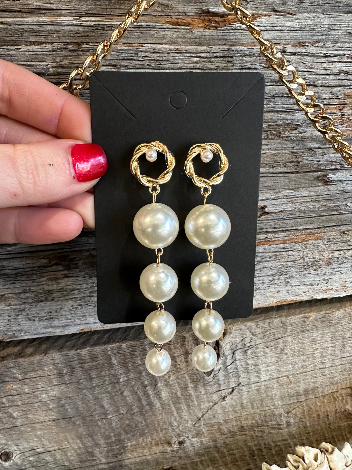 Fake pearls earrings