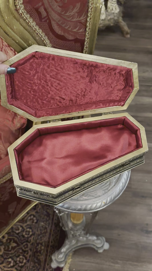 Coffin boxe