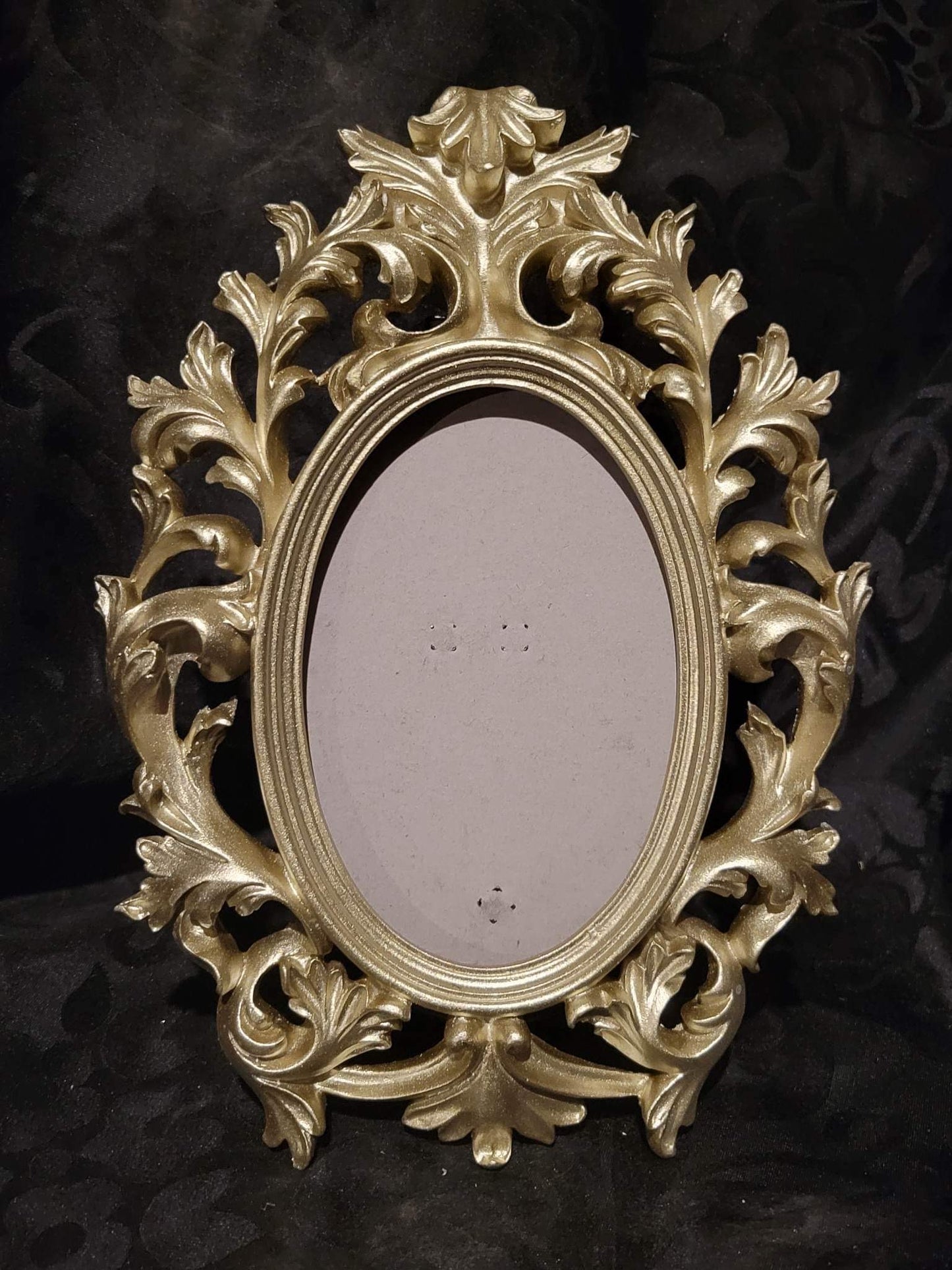 Victorian style oval frame