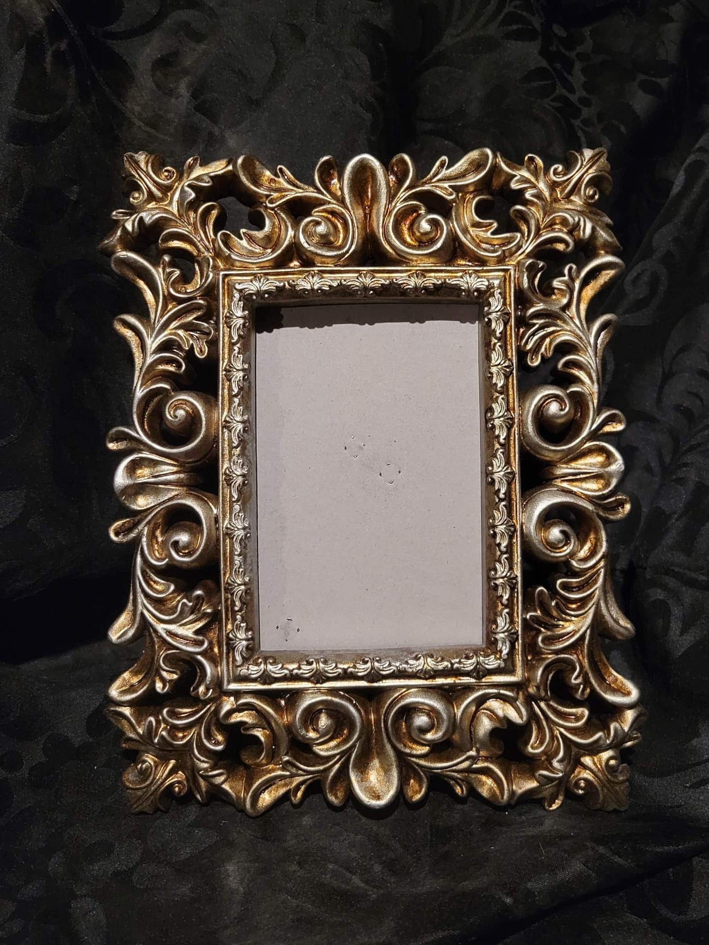 Thick Victorian style frame