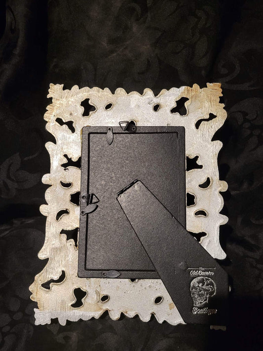 Thick Victorian style frame